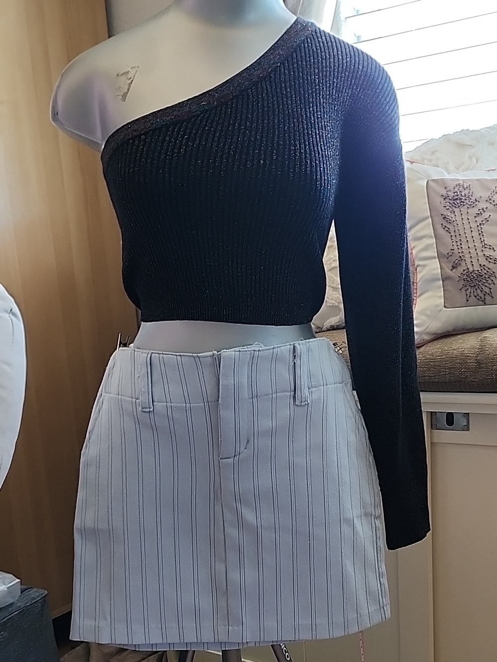 BCBGeneration Black Ribbed Cropped Top with Blue,Purple & Gold Sparkle  XXS Thj1